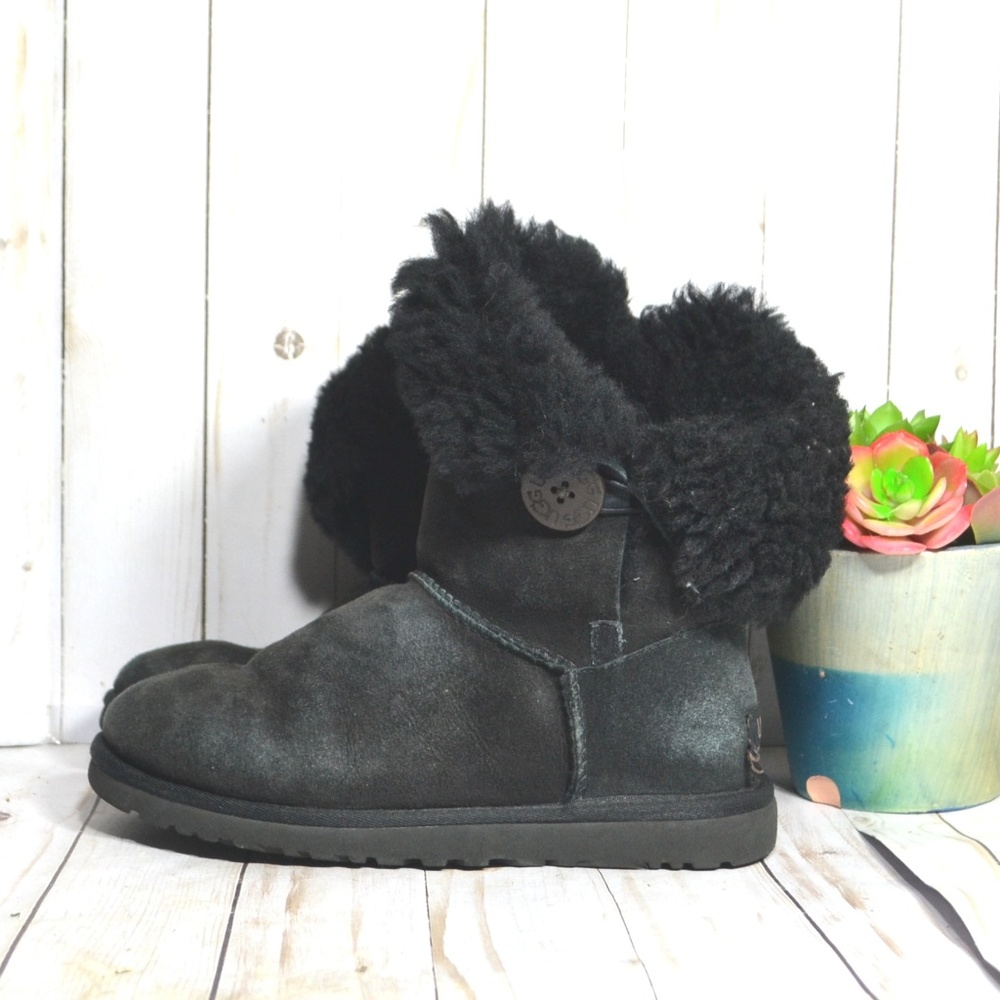 UGG Australia Womens Bailey Button BOOTS 5803 - Picture 1 of 6